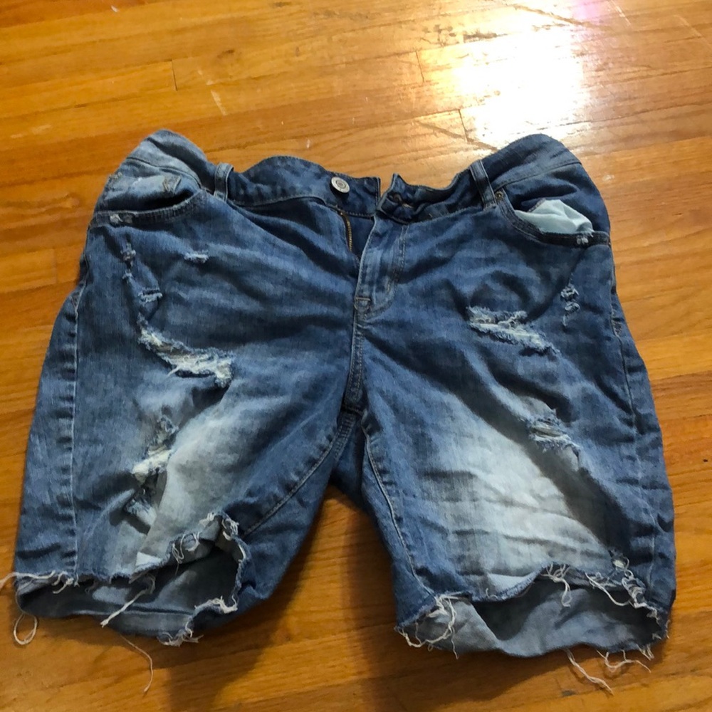 Boyfriend jean shorts